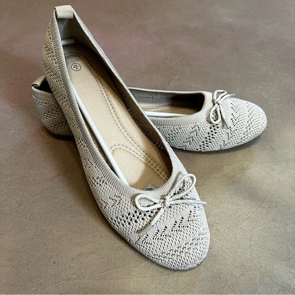 NIB Women’s Ballet Flats, Stretchy, Foldable, Beige Knit, Sz 9 - Picture 4 of 9